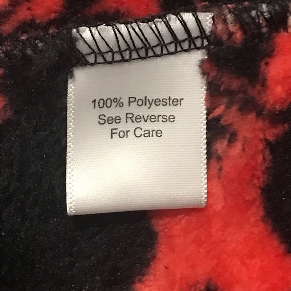 New rare Vera Bradley hooded plush fleece robe, Silhouette Floral red and black - Picture 7 of 15